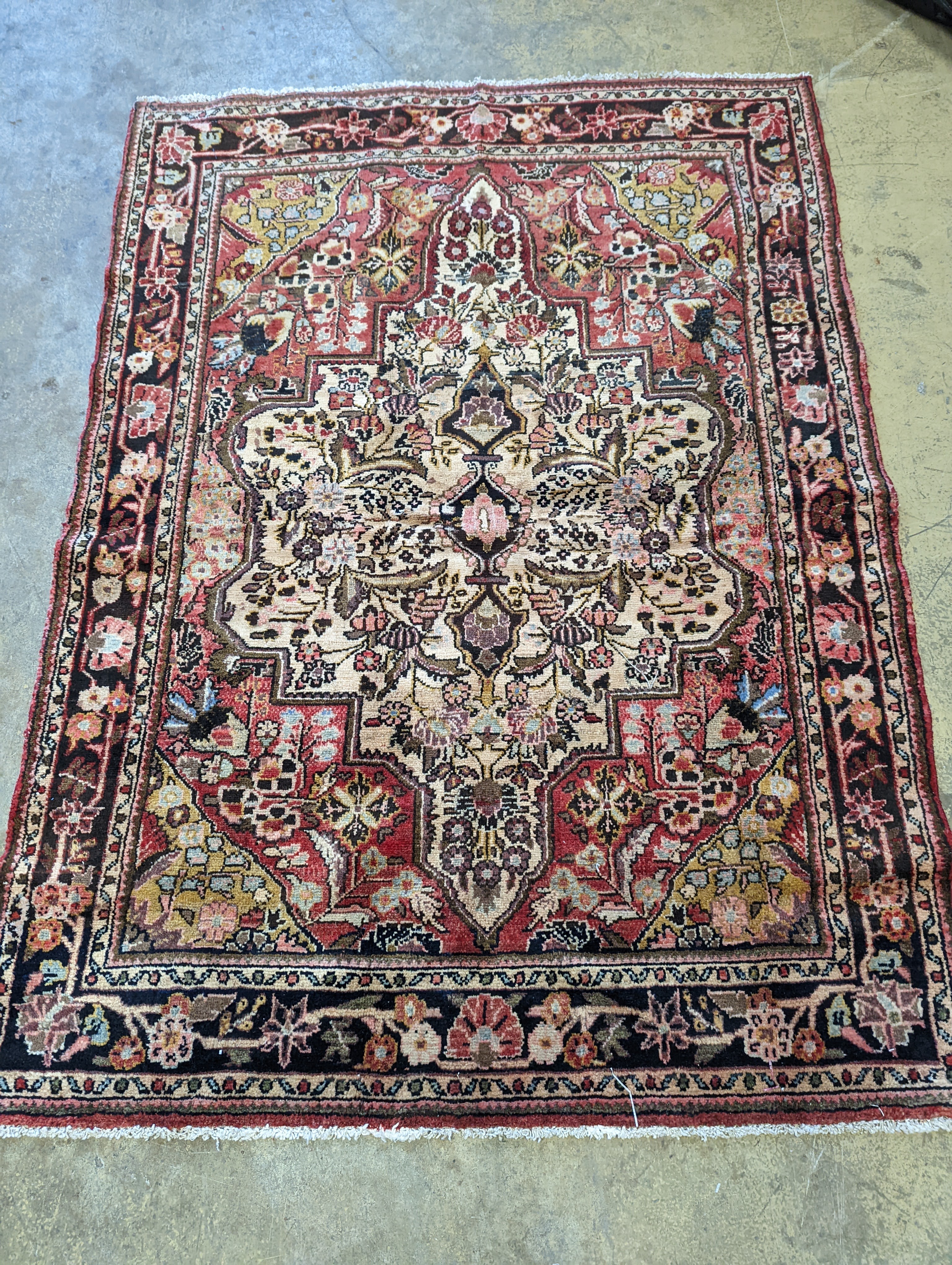 A Hamadan rug, 180 x 132cm